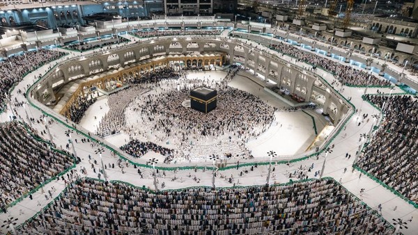 Ramadan 1447 H: Jutaan Jemaah Membanjiri Makkah di Bawah Langit Sejuk dan Penjagaan Ketat