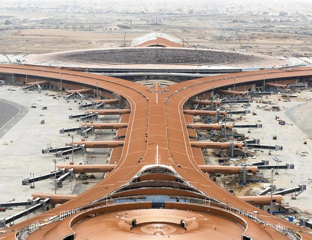 Bandara Arab Saudi Tetap Beroperasi di Tengah Gangguan Udara